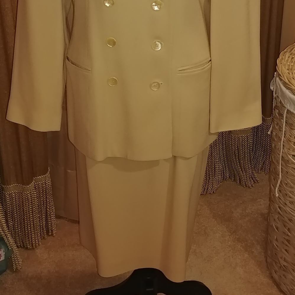 Suit - Picture 4 of 4